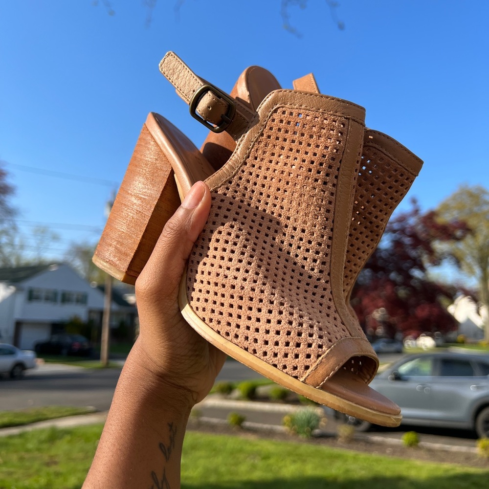 Kelsi Dahger Brooklyn Goya Heels